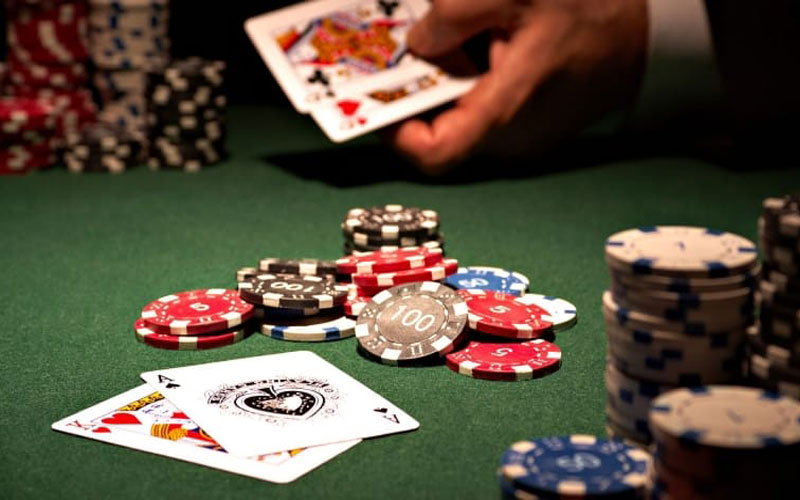 Mánh khóe bịp Poker thứ ba - Giấu tiền cược